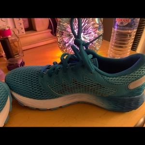 ASICS gel running shoe. 7-1/2